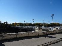 Достопримечательности Ржева. Мосты через Волгу (Старый и Новый). Вид с набережной на Старый мост