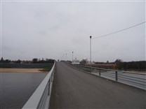 Достопримечательности Великого Новгорода. Пешеходный мост через Волхов (Горбатый мост).  