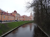 Достопримечательности Санкт-Петербурга. Александро-Невская лавра. Река Монастырка