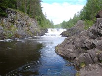 . Водопад Кивач. Вид снизу