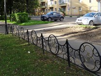 . Памятник Екатерине II в Подольске. Забор с вензелями Екатерины II