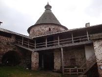 . Соловецкий монастырь. Вид на Белую башню со стороны мельницы