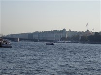 Достопримечательности Санкт-Петербурга. Река Нева. Вид на Эрмитаж с Университетской набережной