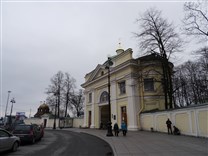 Достопримечательности Санкт-Петербурга. Александро-Невская лавра. Надвратная церковь