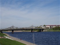 Достопримечательности Твери. Городской сад. Вид на Староволжский мост